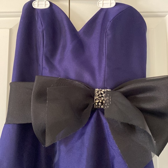 Evening Gown - Picture 2 of 9